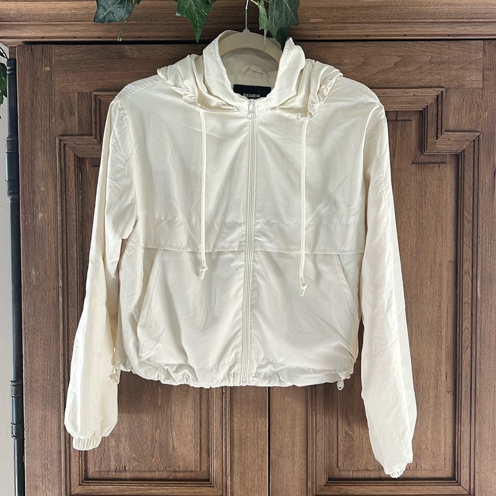 PULL & BEAR • Lightweight Cropped Zip Front Windbreaker Jacket w/hood • Size M